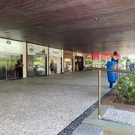 Lindo apto de 2 quartos e 2 banheiros sociais no Barramares com comércio próximo, piscina aquecida, quadras, parquinhos, brinquedoteca, empréstimo de cadeiras e barracas de praia, condomínio em frente à praia, apartamento limpíssimo, equipado, tudo n-3