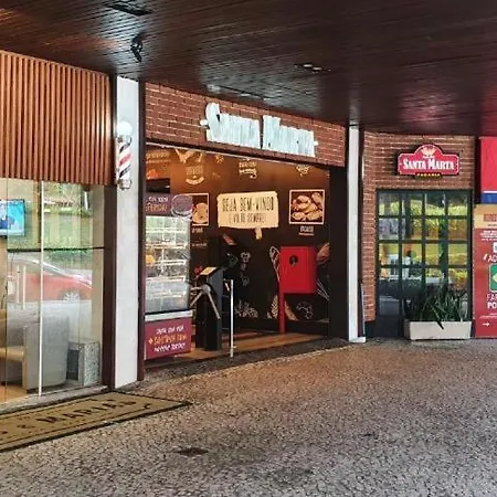 Lindo apto de 2 quartos e 2 banheiros sociais no Barramares com comércio próximo, piscina aquecida, quadras, parquinhos, brinquedoteca, empréstimo de cadeiras e barracas de praia, condomínio em frente à praia, apartamento limpíssimo, equipado, tudo n-2